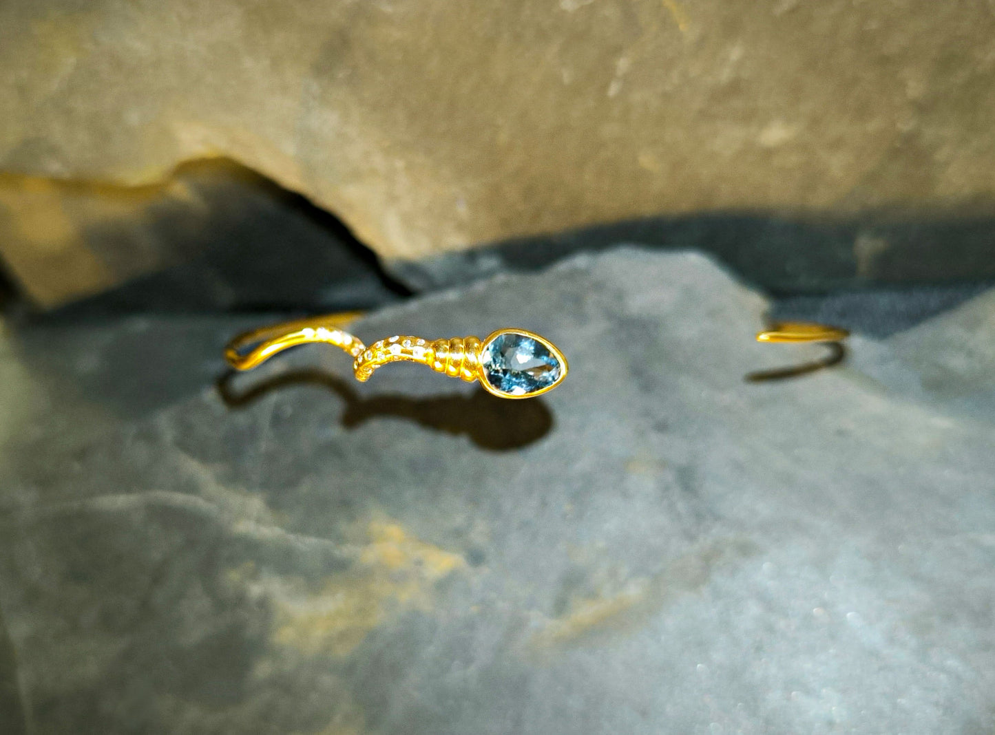 «THE DISCREET » BRACELET - Yellow Gold - Santa Maria Aquamarine Diamonds
