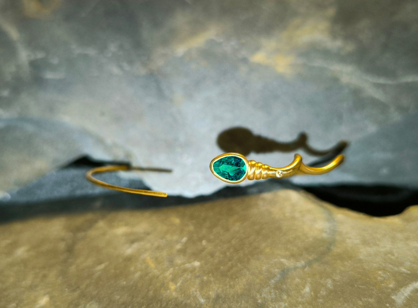 «THE DISCREET » BRACELET - Yellow Gold - Emerald Diamonds