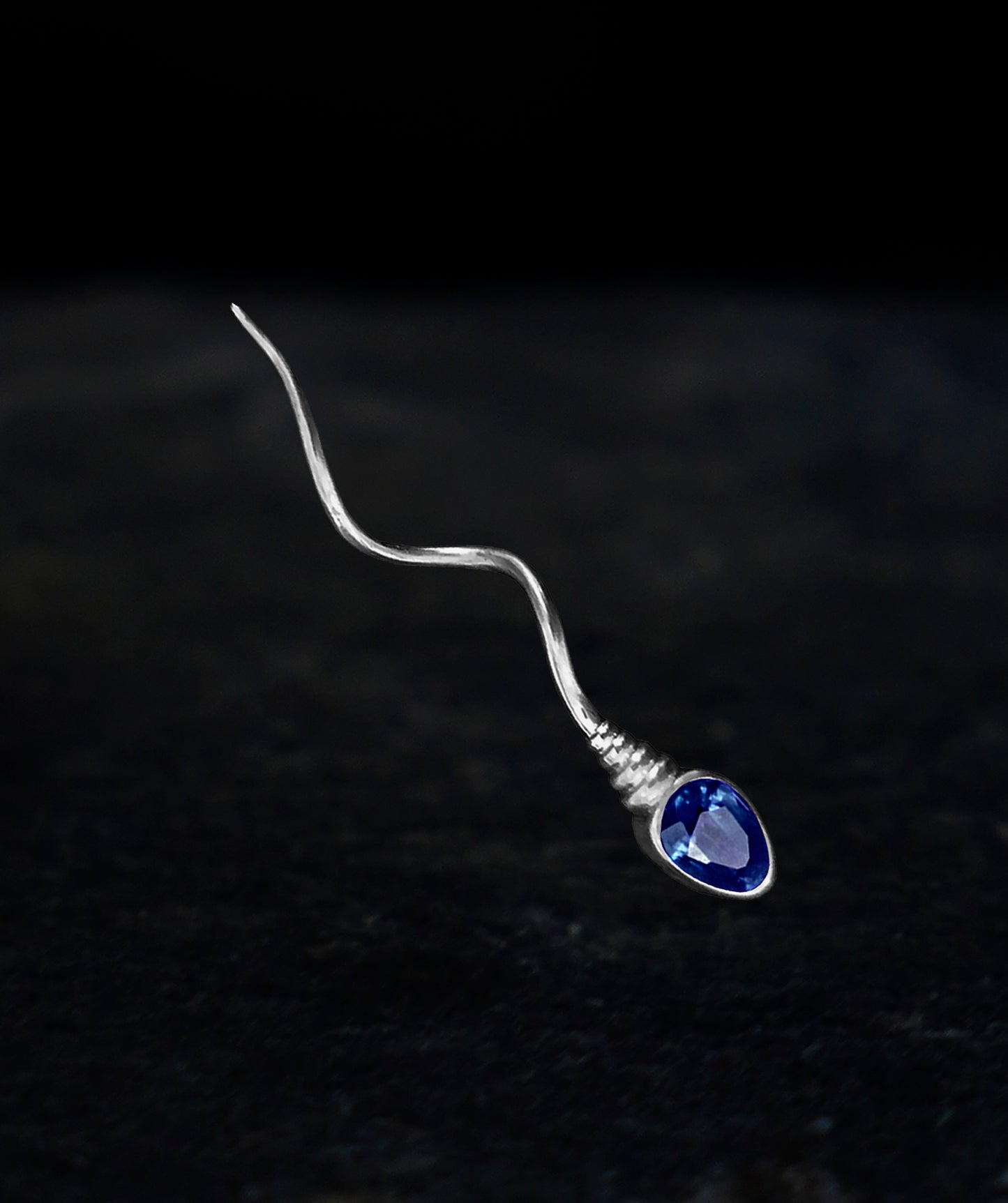 «THE NUMBER ONE » EARRING - White Gold - Blue Sapphire