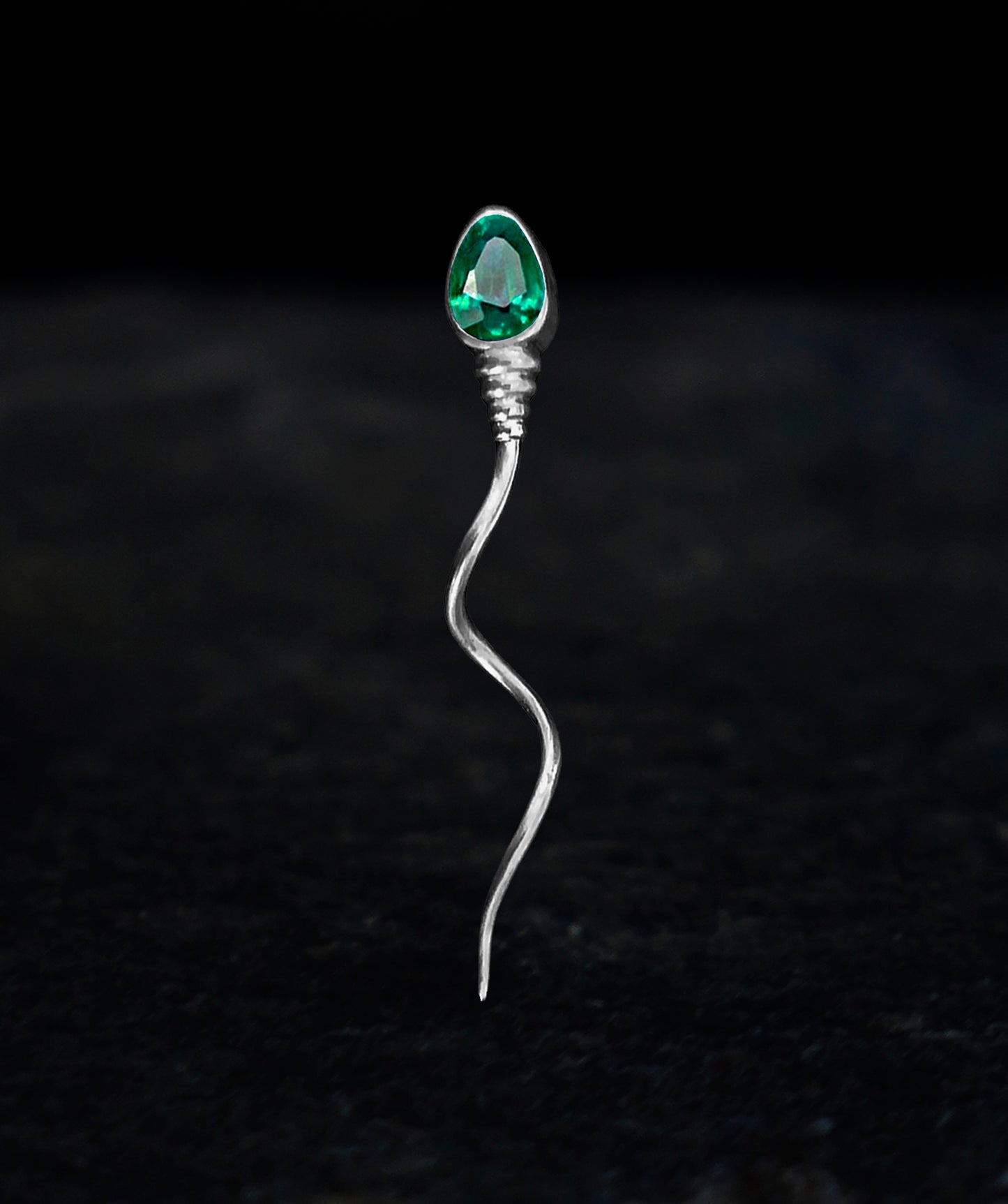 «The winner » BROOCH - White Gold - Emerald