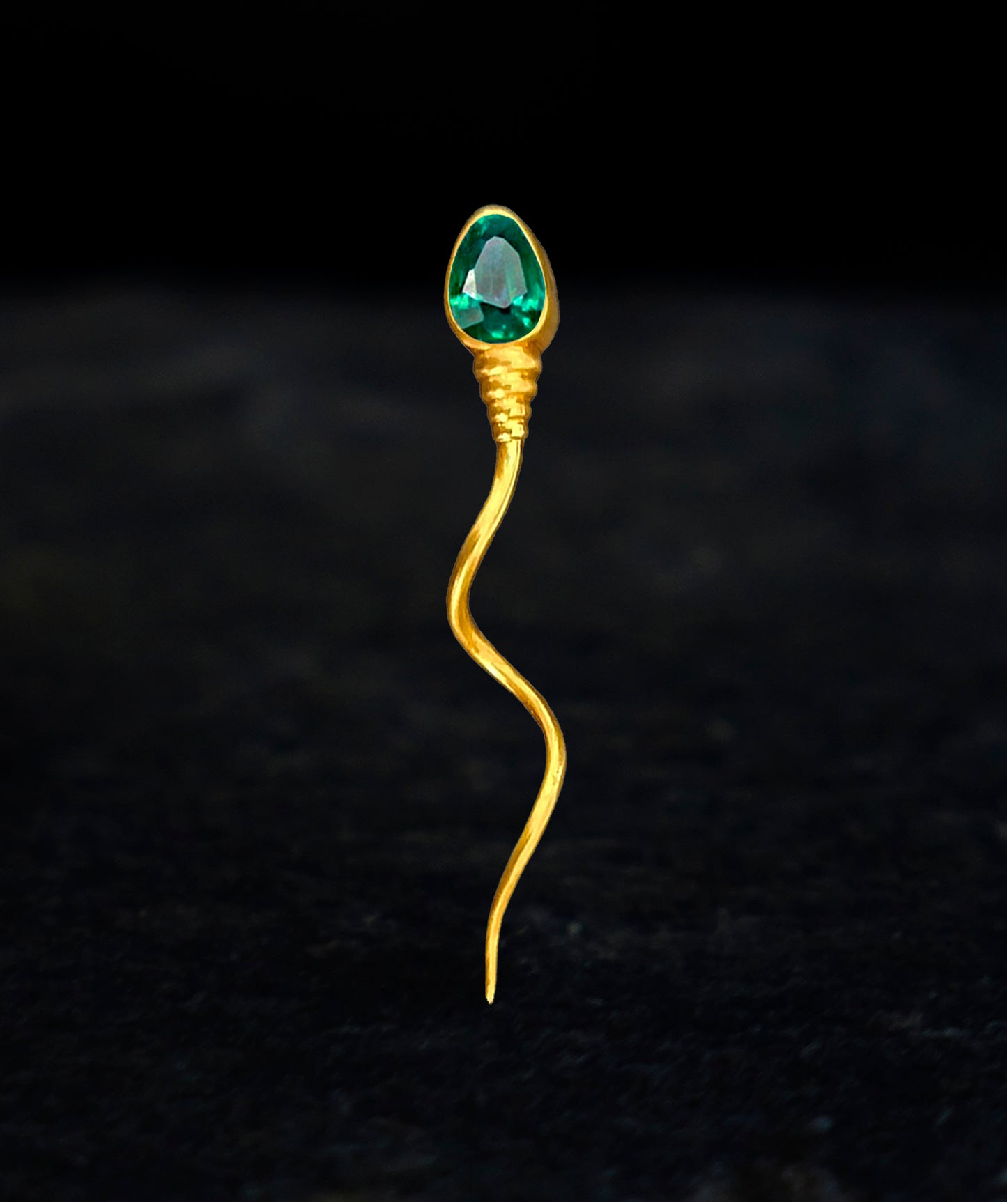 «The winner » BROOCH - Yellow Gold - Emerald