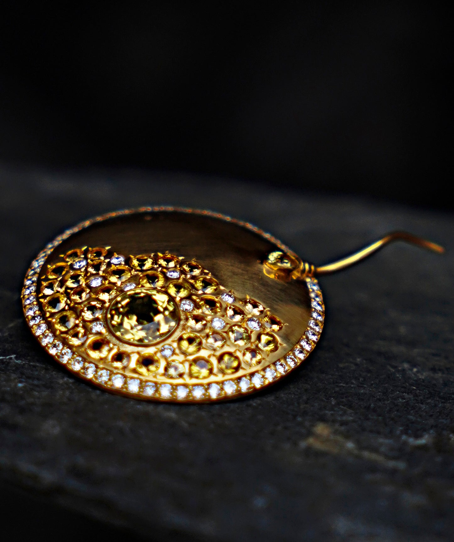 « THE ENCOUNTER » - Yellow Sapphires Diamonds