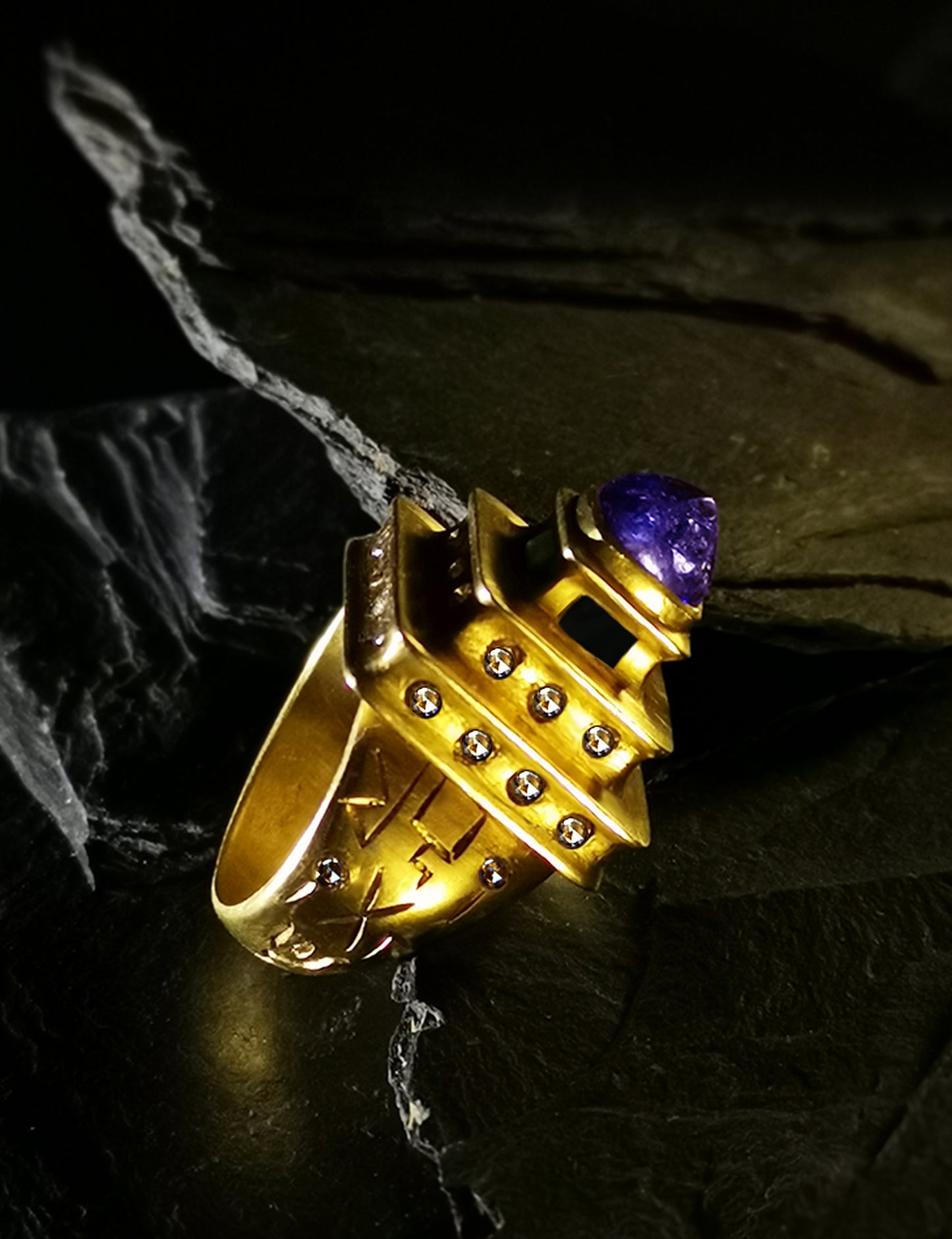 RING - Yellow gold - Tanzanite