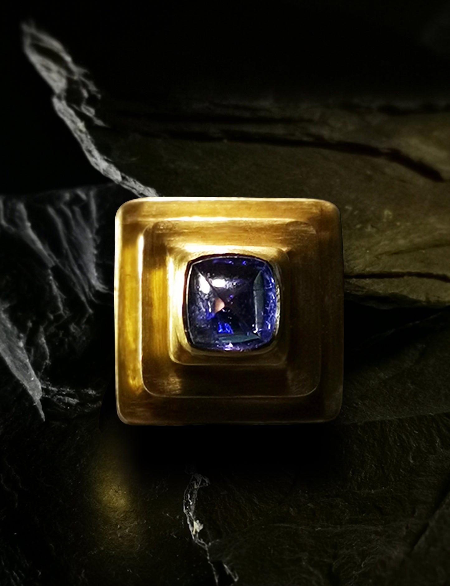 RING - Yellow gold - Tanzanite