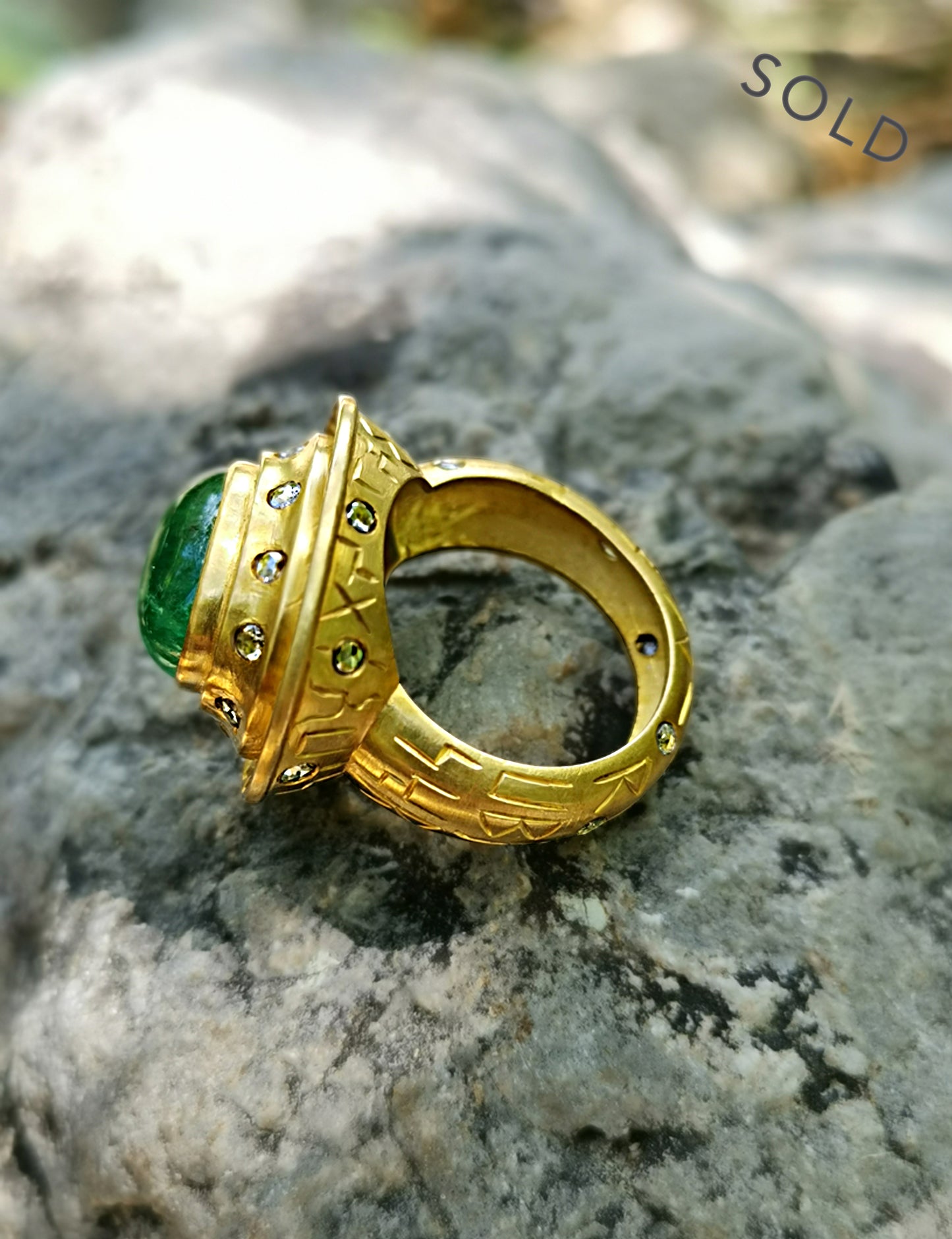 RING - Yellow gold - Emerald