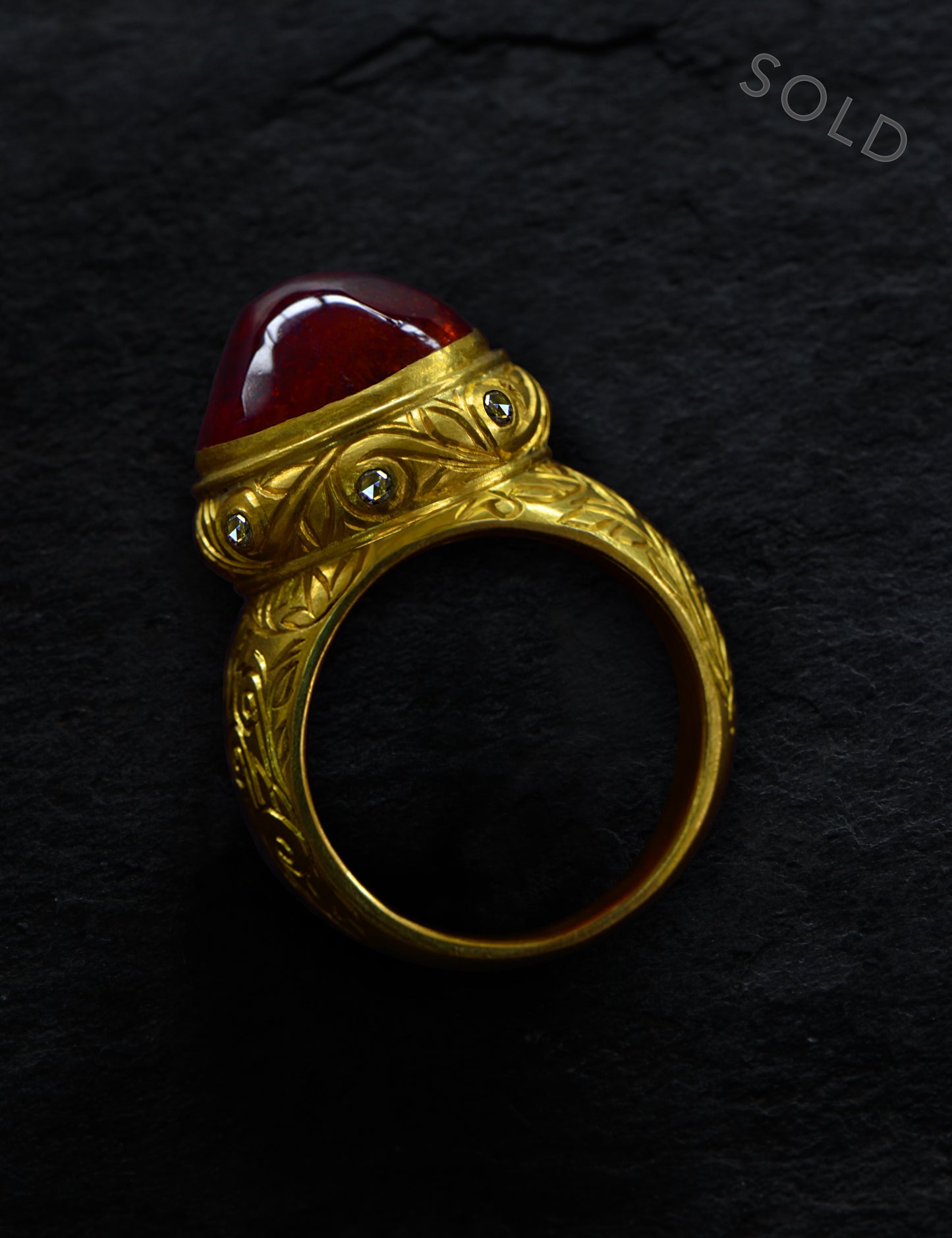 RING - Yellow gold - Garnet