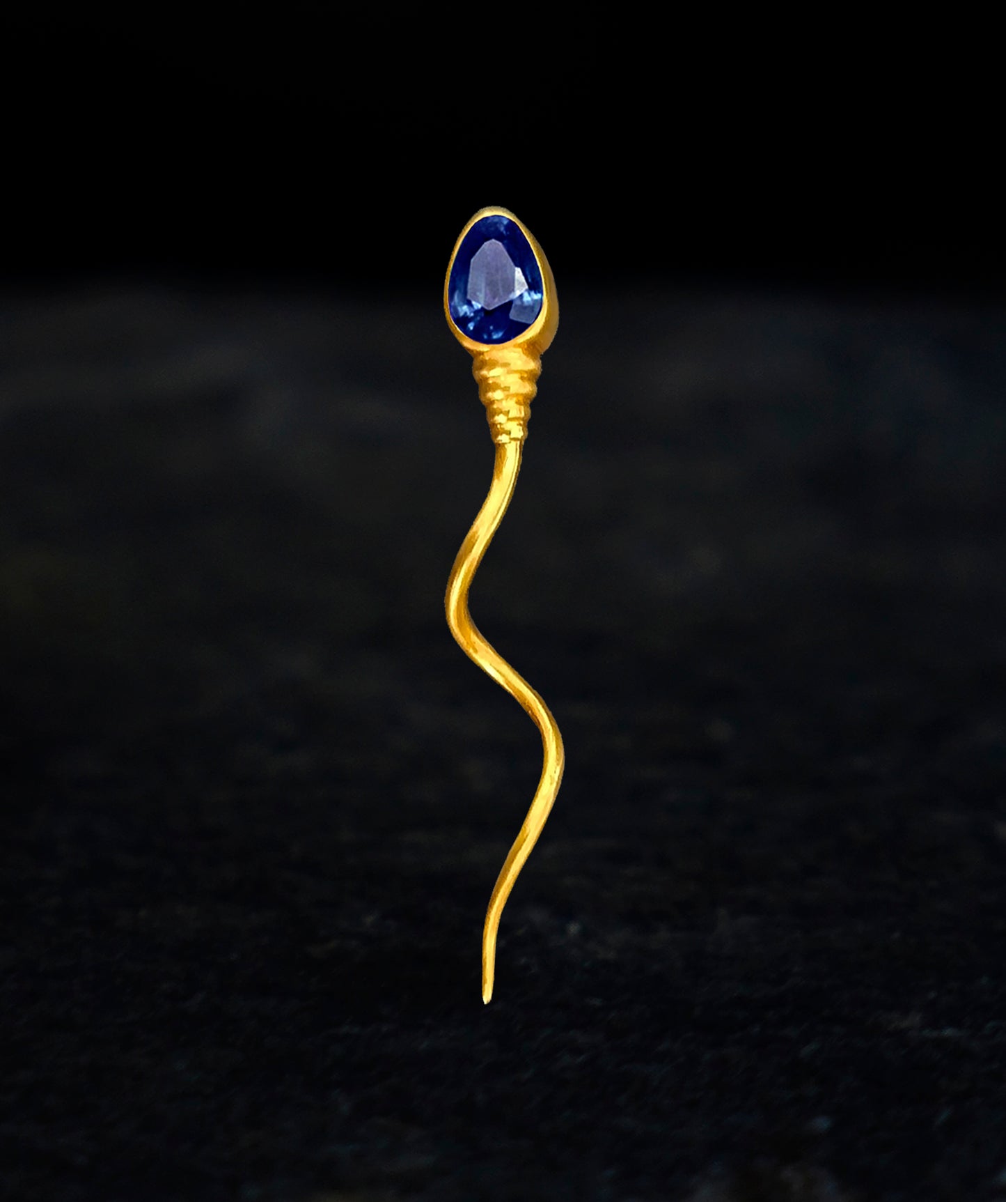«The winner » BROOCH  - Yellow Gold - Blue Sapphire