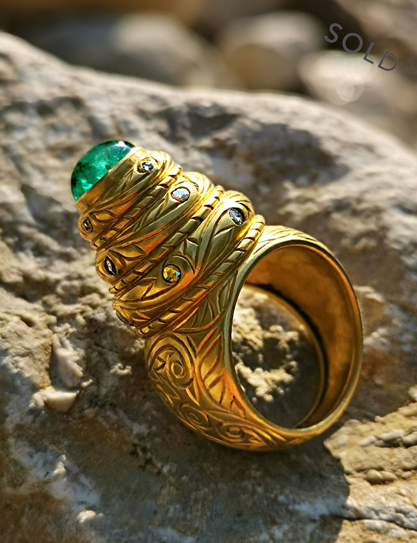 RING - Yellow gold - Emerald